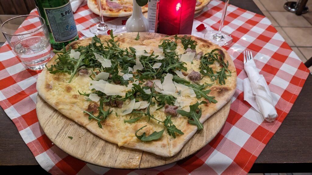 Pizza Norcine im Restaurant La Grotta Leipzig