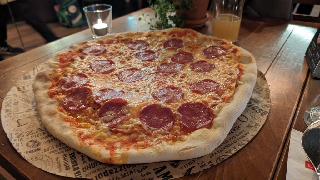 Pizza Salami in der L’Osteria Leipzig